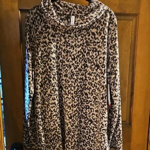 exertek Black and Tan Leopard Print Fleece Tunic